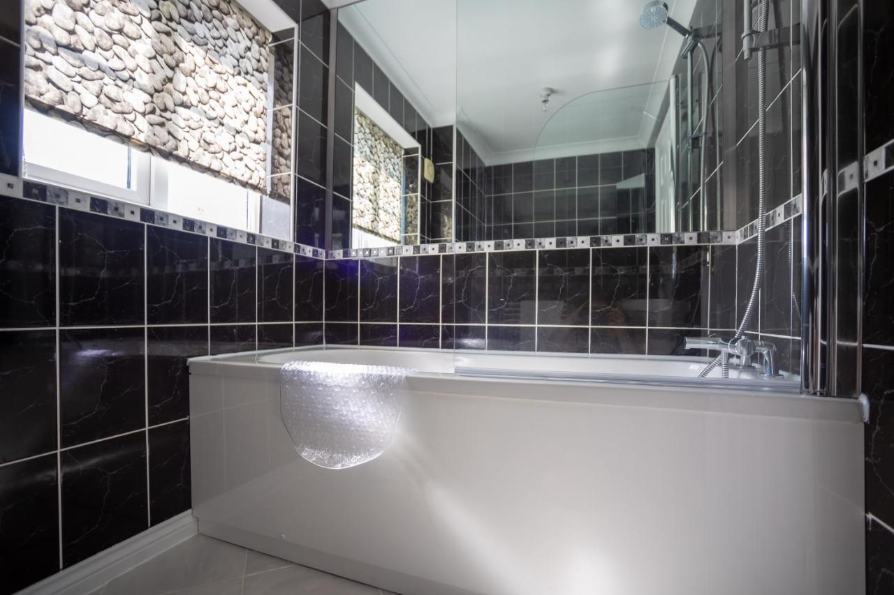 Hereford - Finch House - Modern 4 Bedroom House Located In South Hereford, Dog Friendly With Nearby Countryside, Pool Table, Sleeps Up To 10 Guests - Hosted By Rentmyhouse Exteriér fotografie